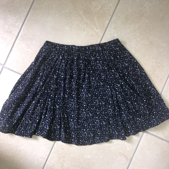 American Eagle Mini Skirt - Picture 2 of 3